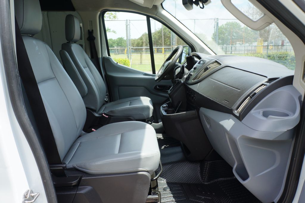 Photo 29 of this FORD TRANSIT T250 LR