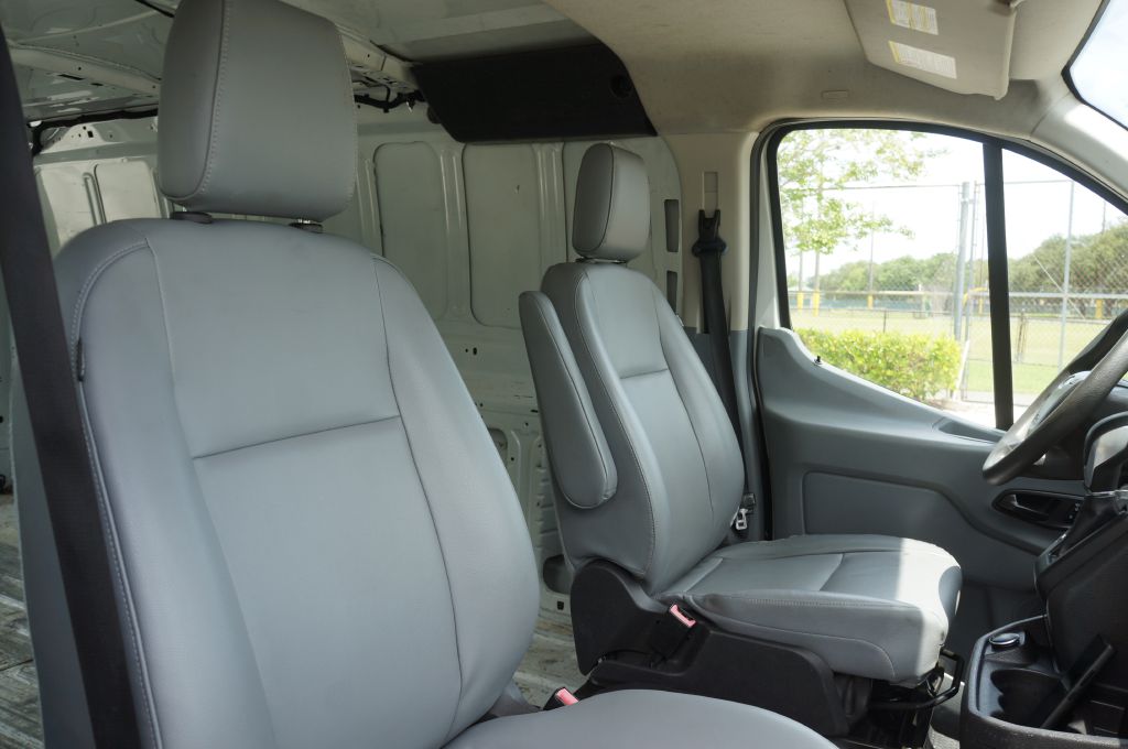Photo 30 of this FORD TRANSIT T250 LR