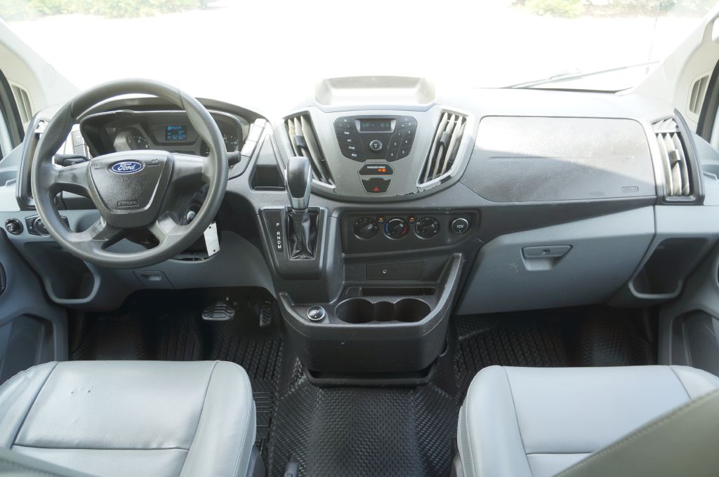 Photo 31 of this FORD TRANSIT T250 LR