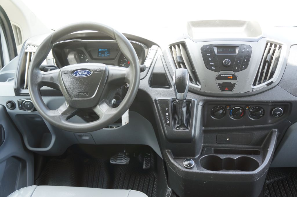 Photo 32 of this FORD TRANSIT T250 LR
