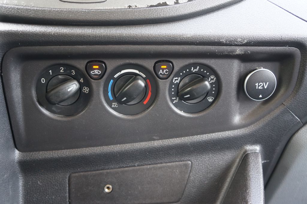 Photo 36 of this FORD TRANSIT T250 LR