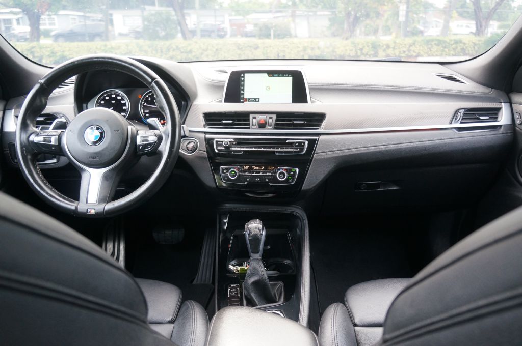 Photo 24 of this BMW X2 SDRIVE28I