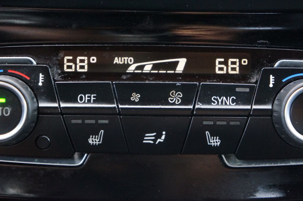 Photo 30 of this BMW X2 SDRIVE28I