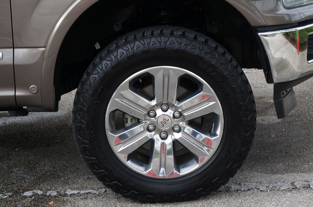 Photo 19 of this FORD F-150 KING RANC