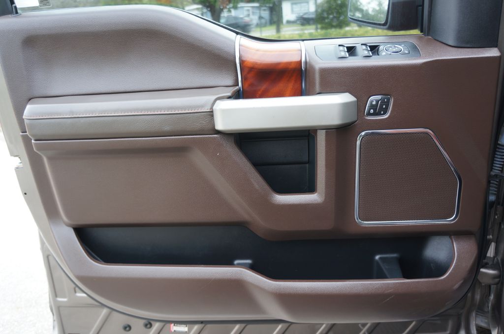 Photo 21 of this FORD F-150 KING RANC