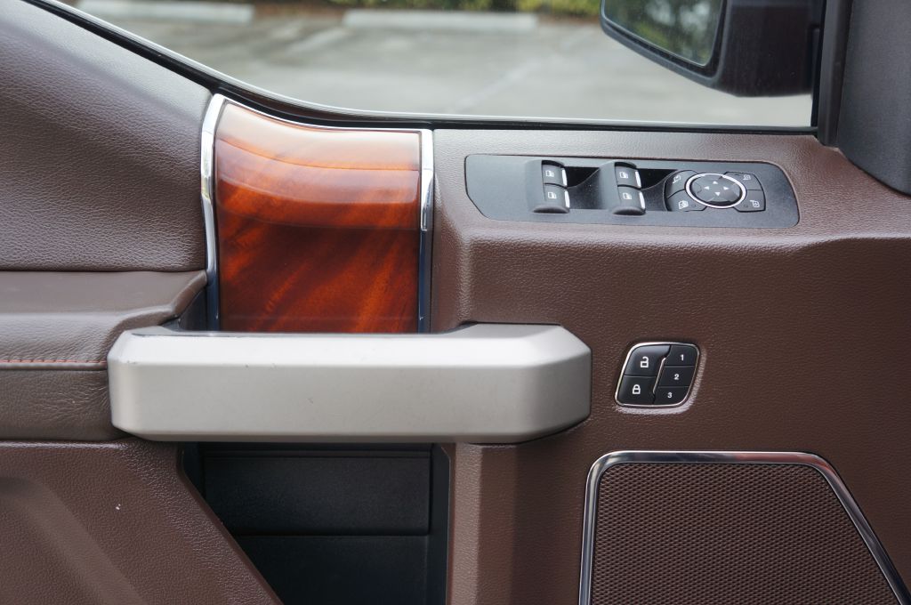 Photo 22 of this FORD F-150 KING RANC