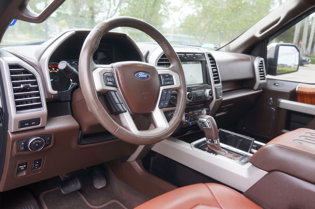 Photo 23 of this FORD F-150 KING RANC