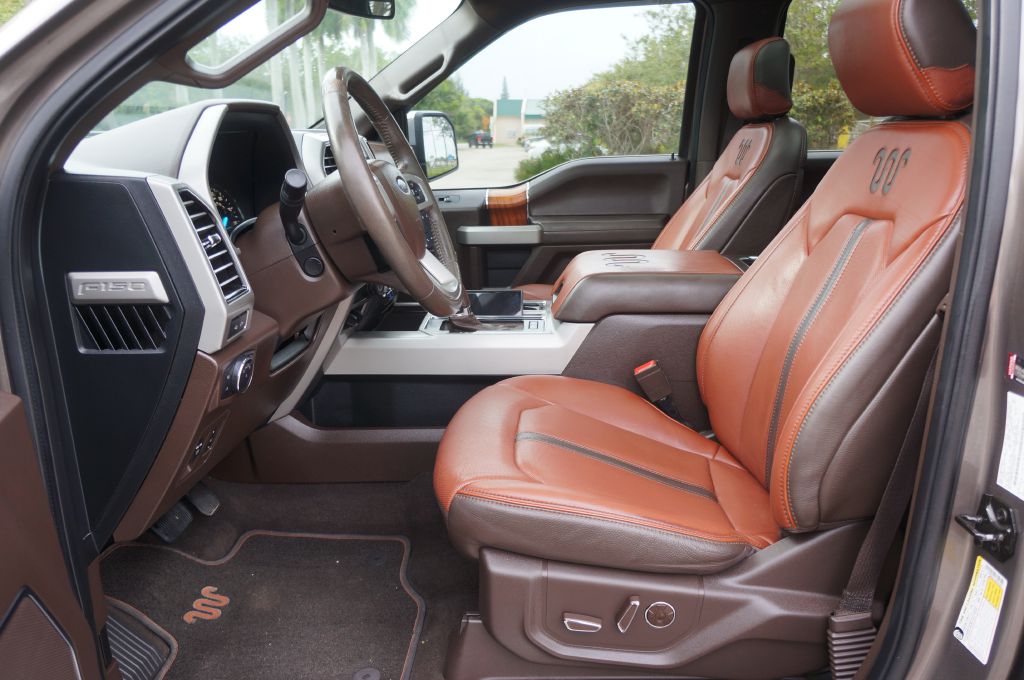 Photo 24 of this FORD F-150 KING RANC