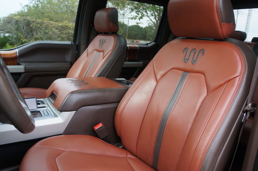 Photo 25 of this FORD F-150 KING RANC
