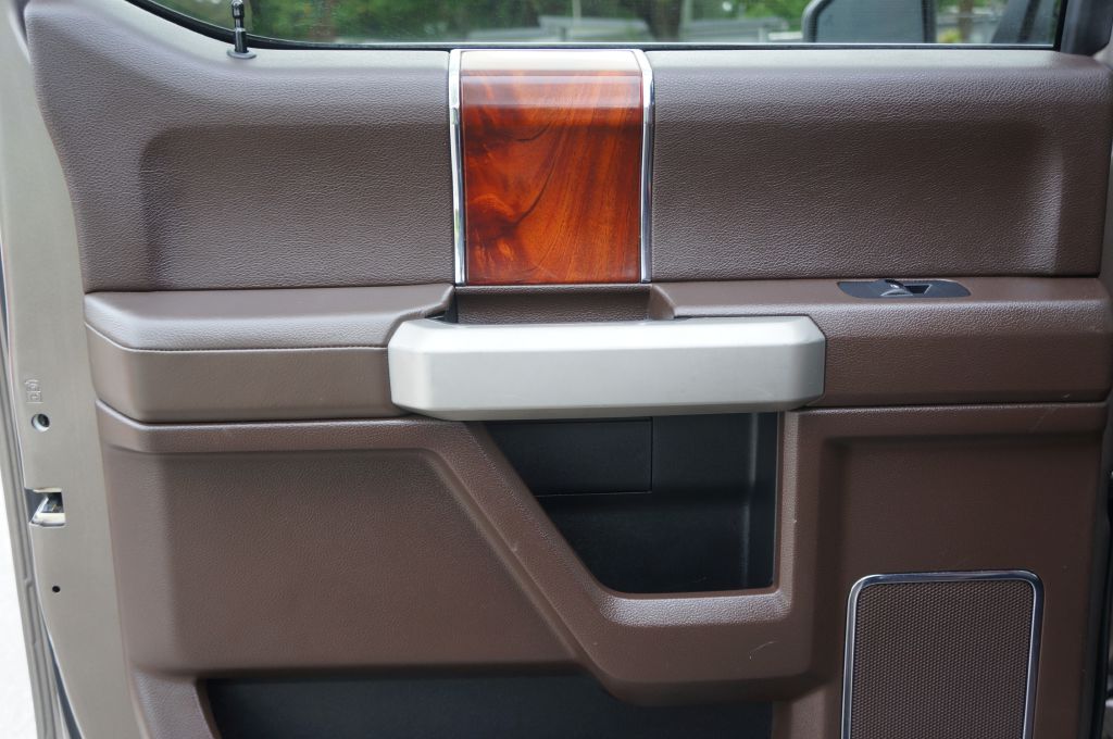 Photo 28 of this FORD F-150 KING RANC