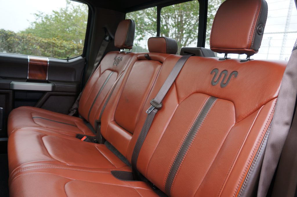 Photo 30 of this FORD F-150 KING RANC