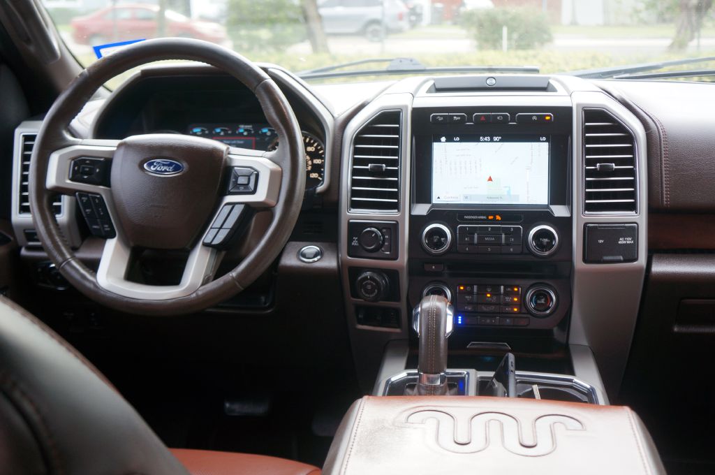Photo 34 of this FORD F-150 KING RANC