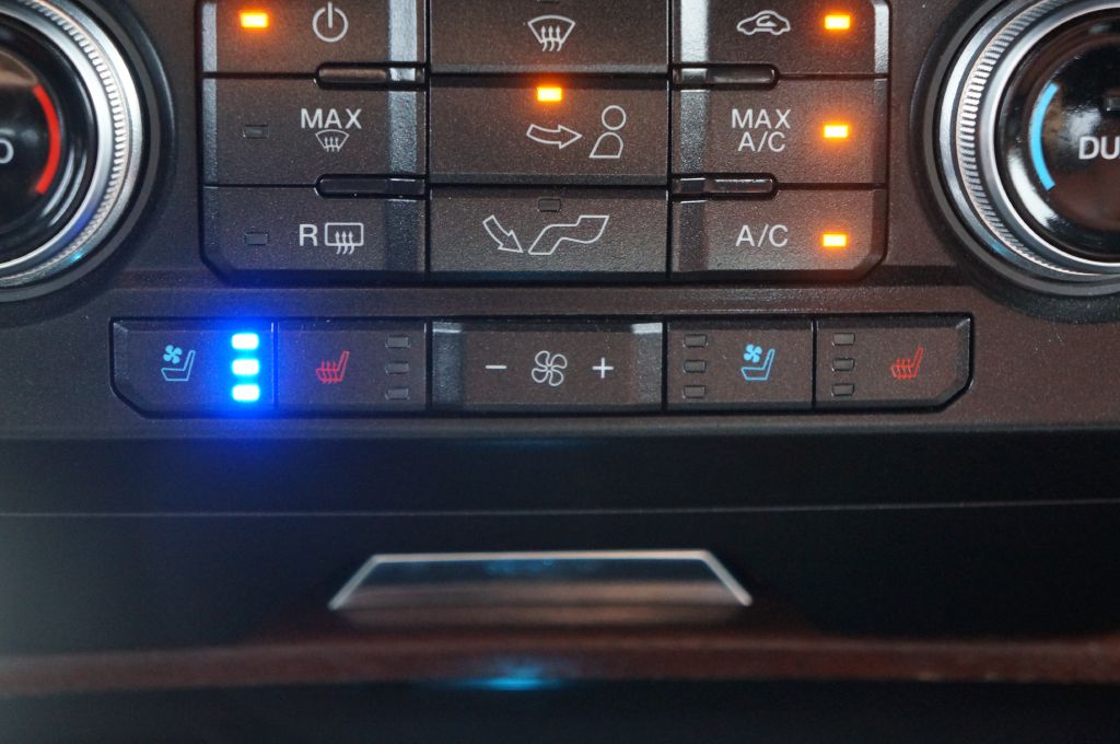 Photo 40 of this FORD F-150 KING RANC
