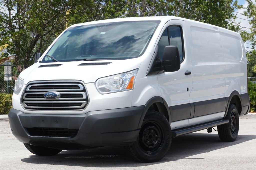Photo 2 of this FORD TRANSIT T250 LR