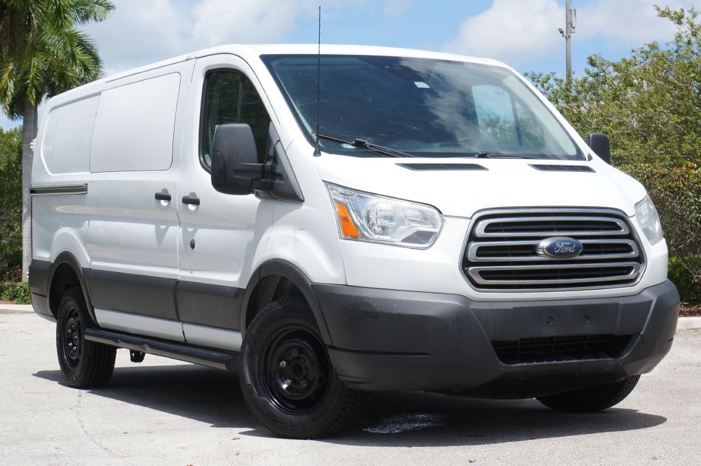 Photo 5 of this FORD TRANSIT T250 LR