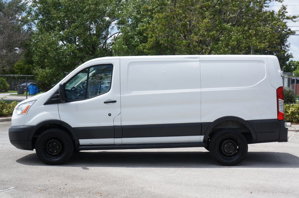 Photo 6 of this FORD TRANSIT T250 LR