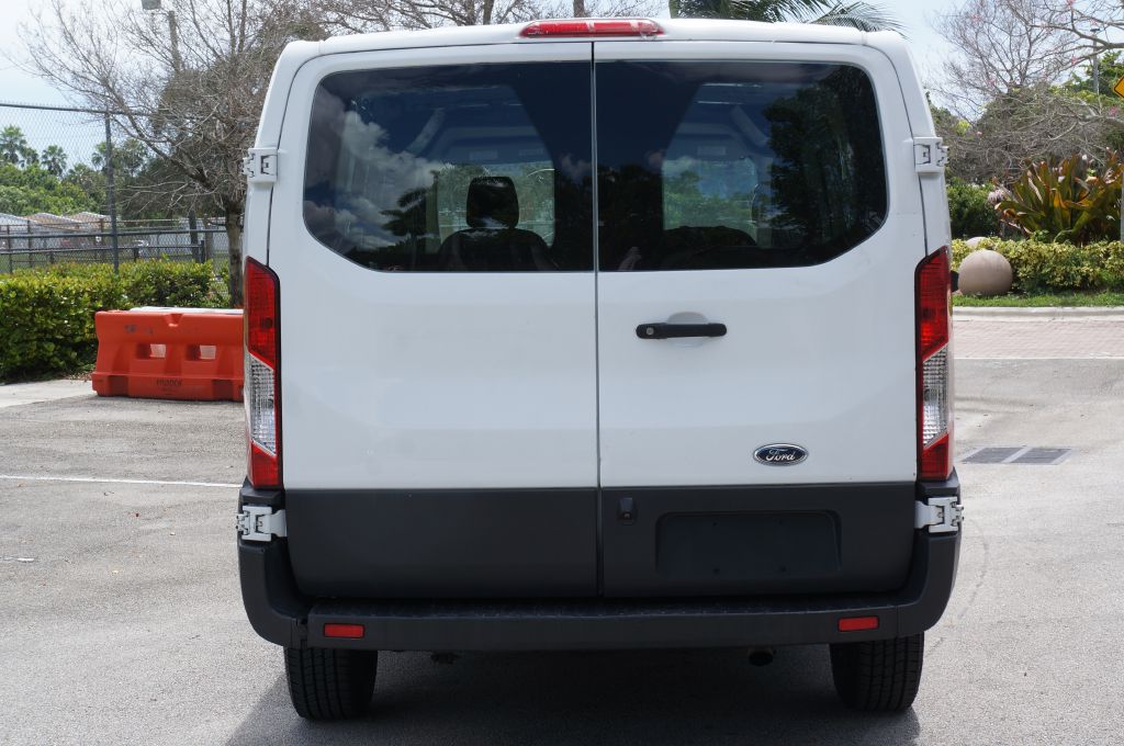 Photo 9 of this FORD TRANSIT T250 LR