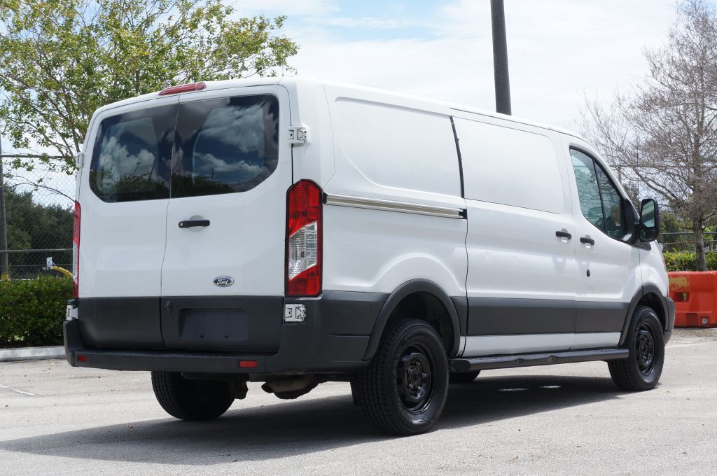 Photo 10 of this FORD TRANSIT T250 LR