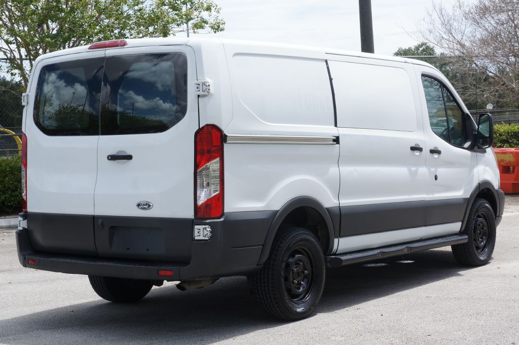 Photo 11 of this FORD TRANSIT T250 LR