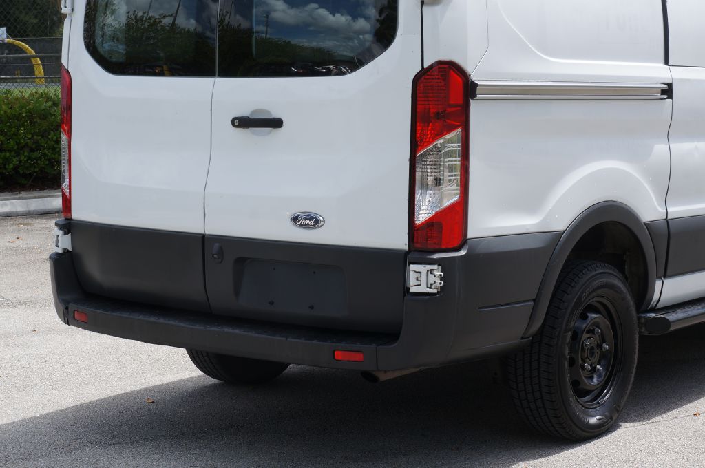 Photo 14 of this FORD TRANSIT T250 LR