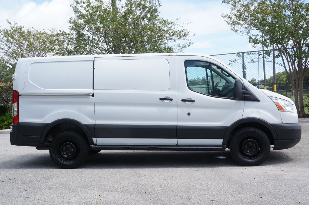 Photo 12 of this FORD TRANSIT T250 LR