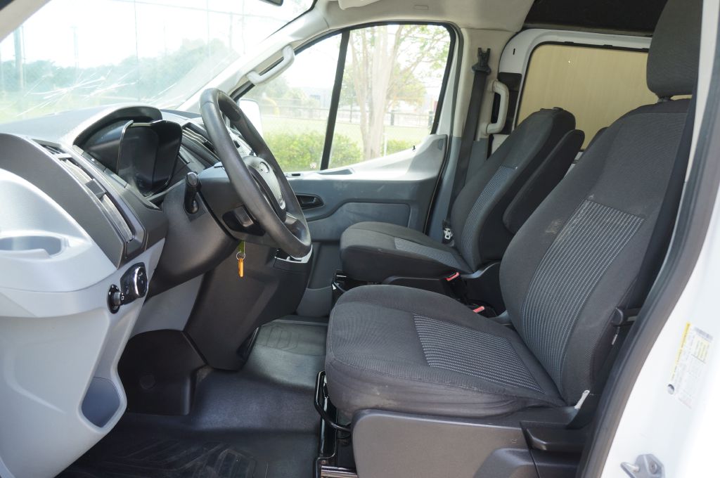 Photo 24 of this FORD TRANSIT T250 LR