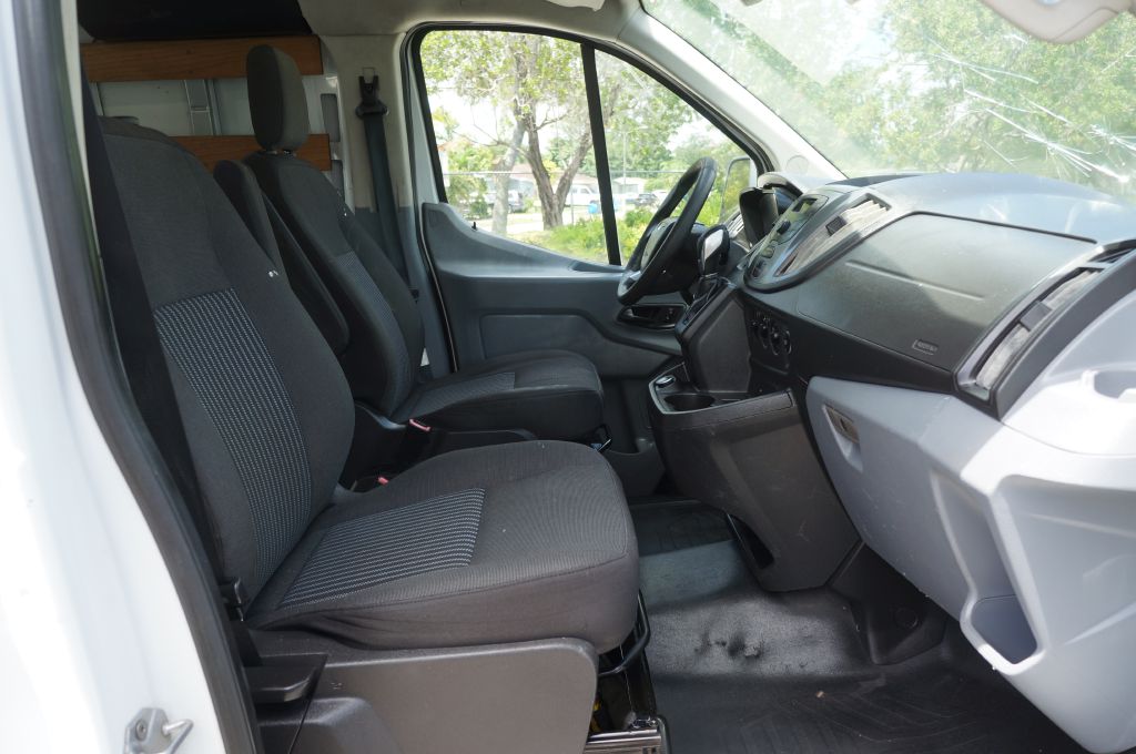 Photo 28 of this FORD TRANSIT T250 LR