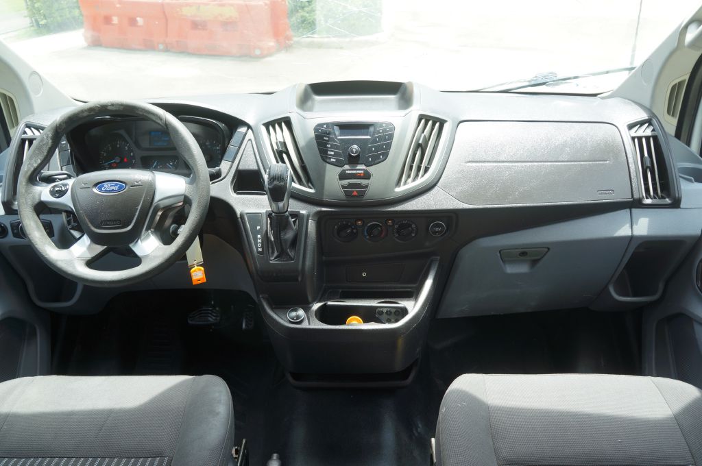 Photo 29 of this FORD TRANSIT T250 LR