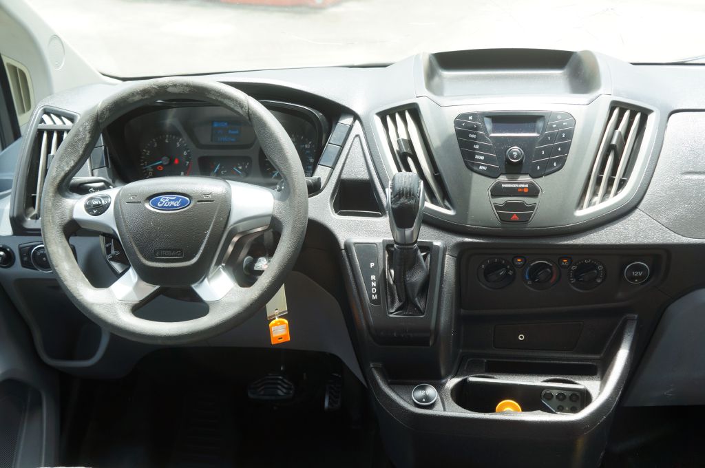 Photo 30 of this FORD TRANSIT T250 LR