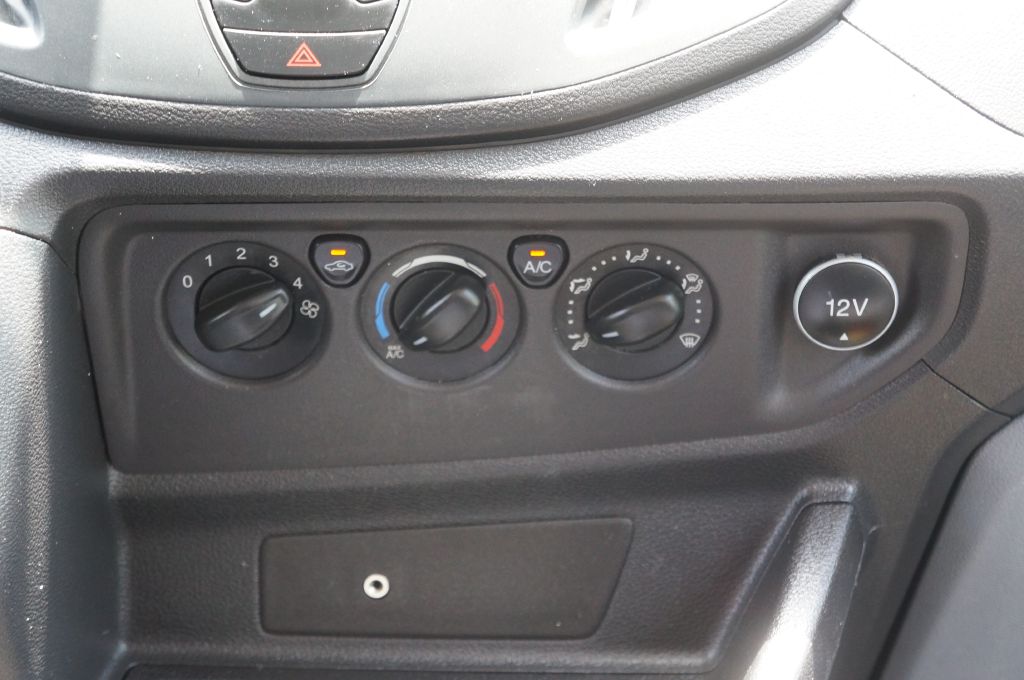 Photo 34 of this FORD TRANSIT T250 LR