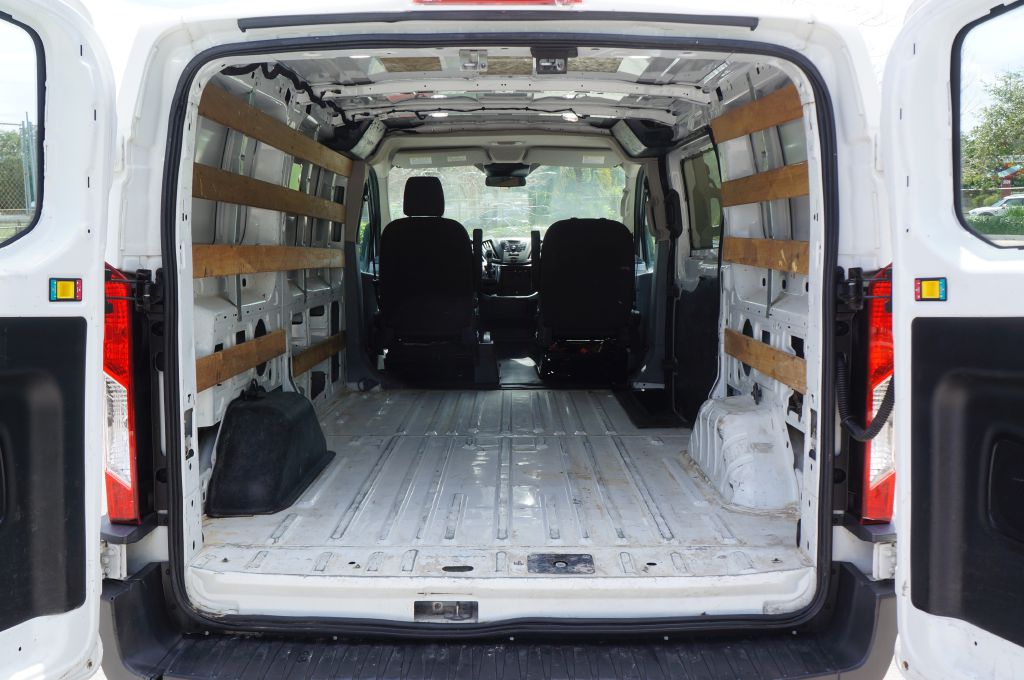 Photo 18 of this FORD TRANSIT T250 LR