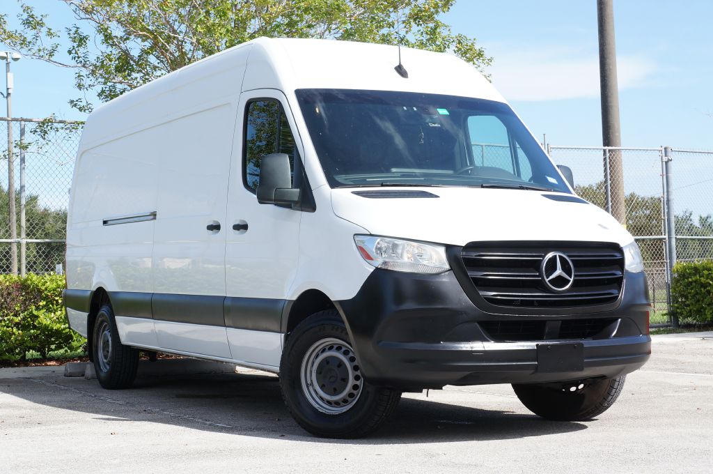 Photo 4 of this MERCEDES-BENZ SPRINTER HR