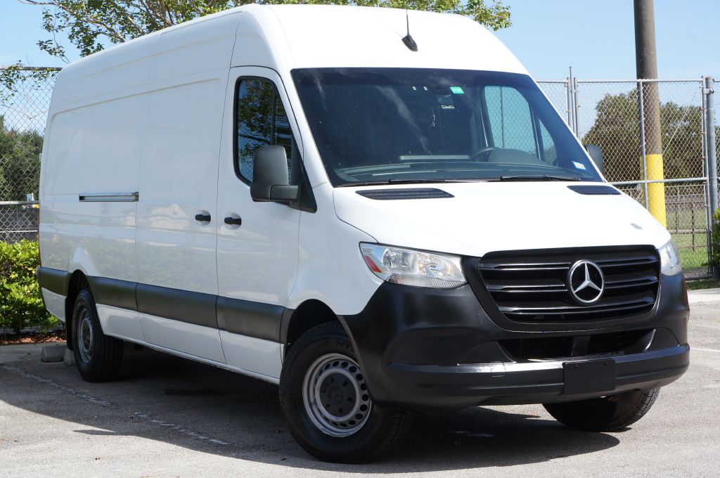 Photo 5 of this MERCEDES-BENZ SPRINTER HR