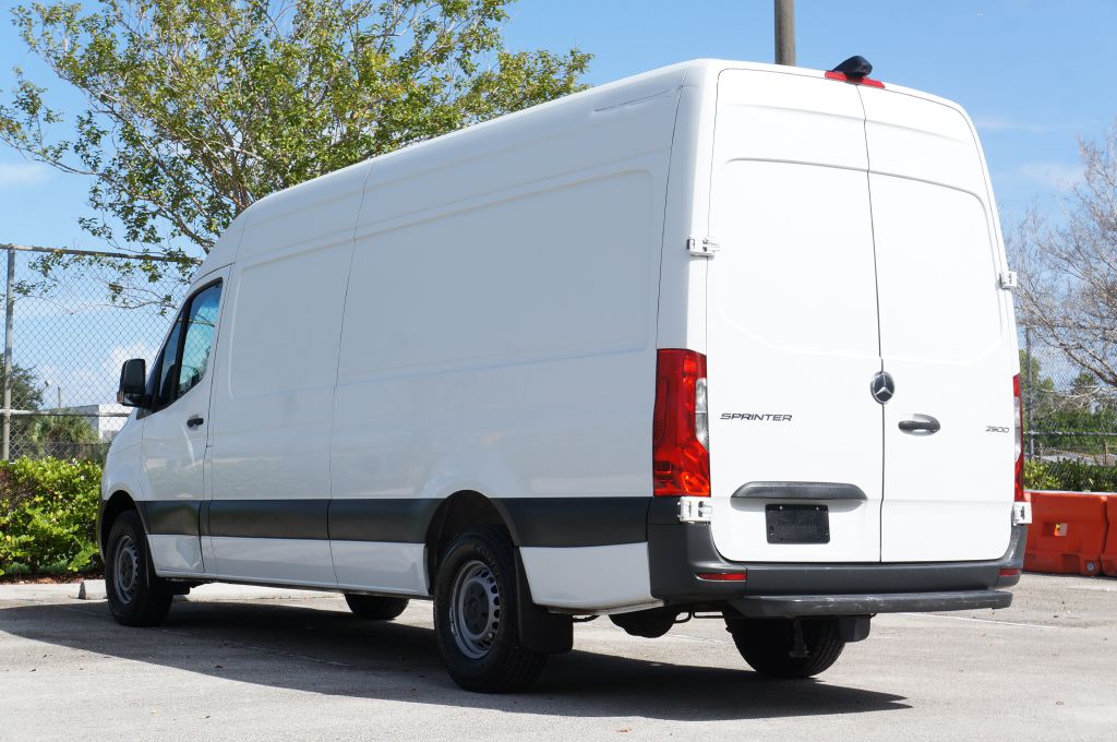 Photo 7 of this MERCEDES-BENZ SPRINTER HR