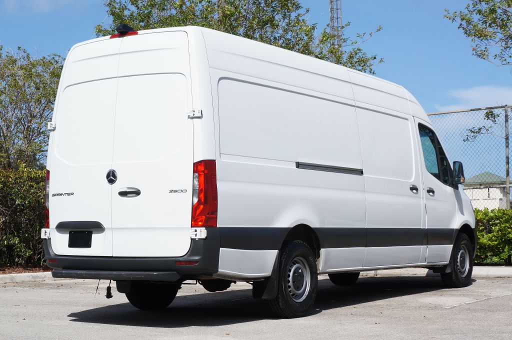 Photo 11 of this MERCEDES-BENZ SPRINTER HR