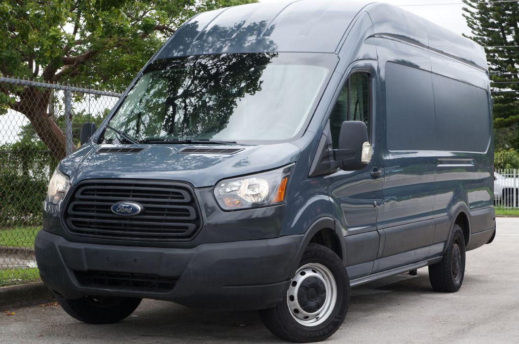 Photo 2 of this FORD TRANSIT T250 HR