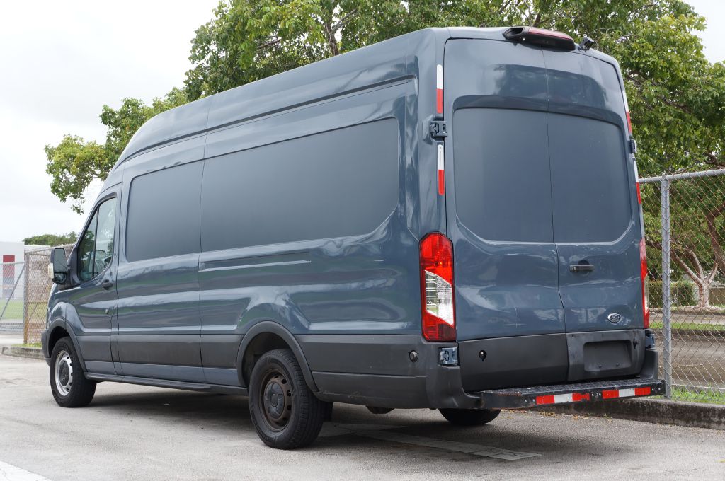Photo 6 of this FORD TRANSIT T250 HR
