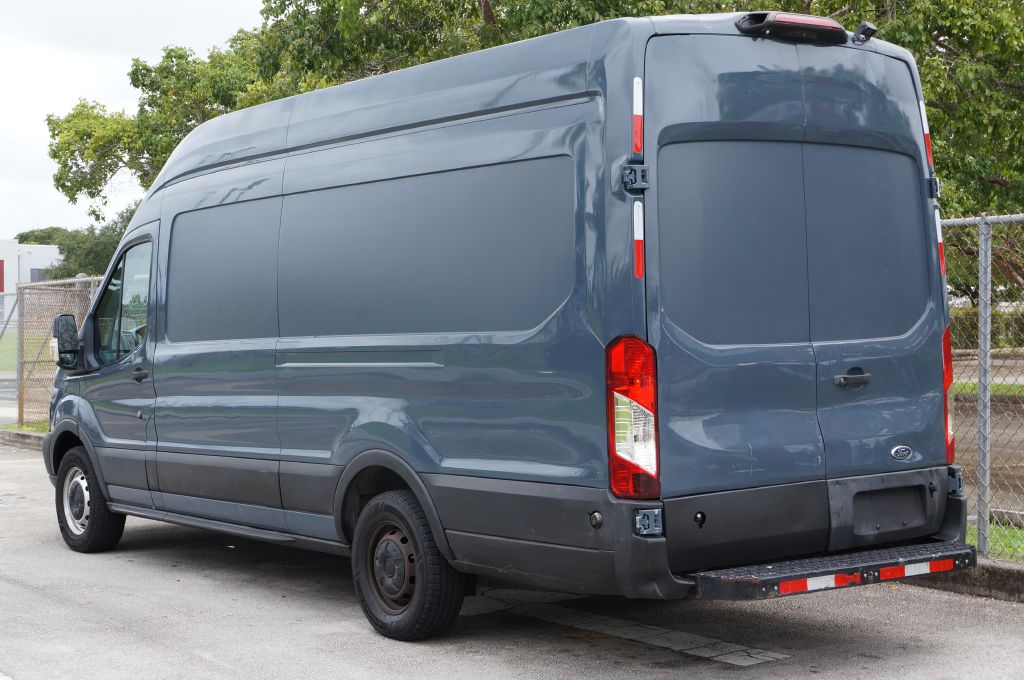 Photo 7 of this FORD TRANSIT T250 HR