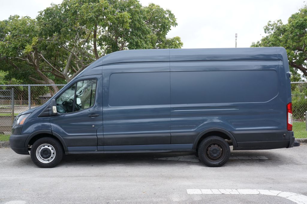 Photo 5 of this FORD TRANSIT T250 HR