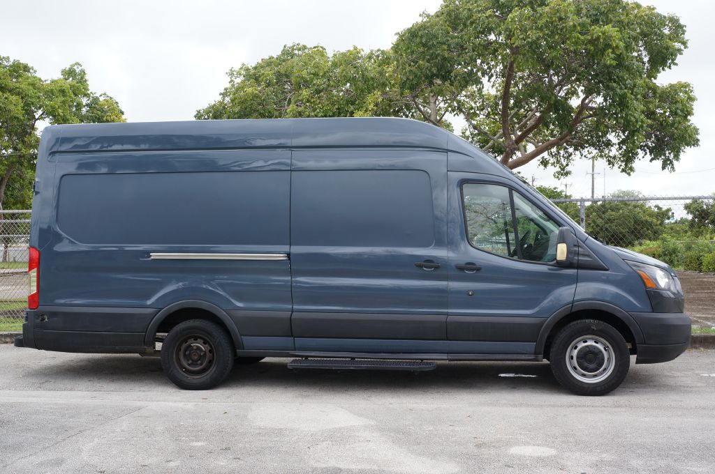 Photo 12 of this FORD TRANSIT T250 HR