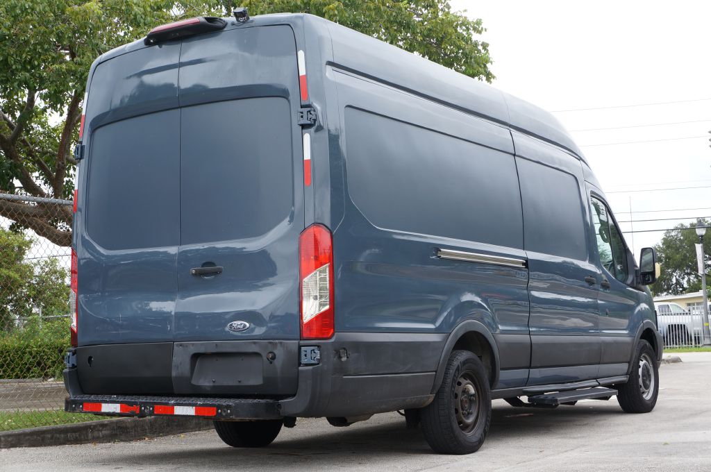 Photo 10 of this FORD TRANSIT T250 HR
