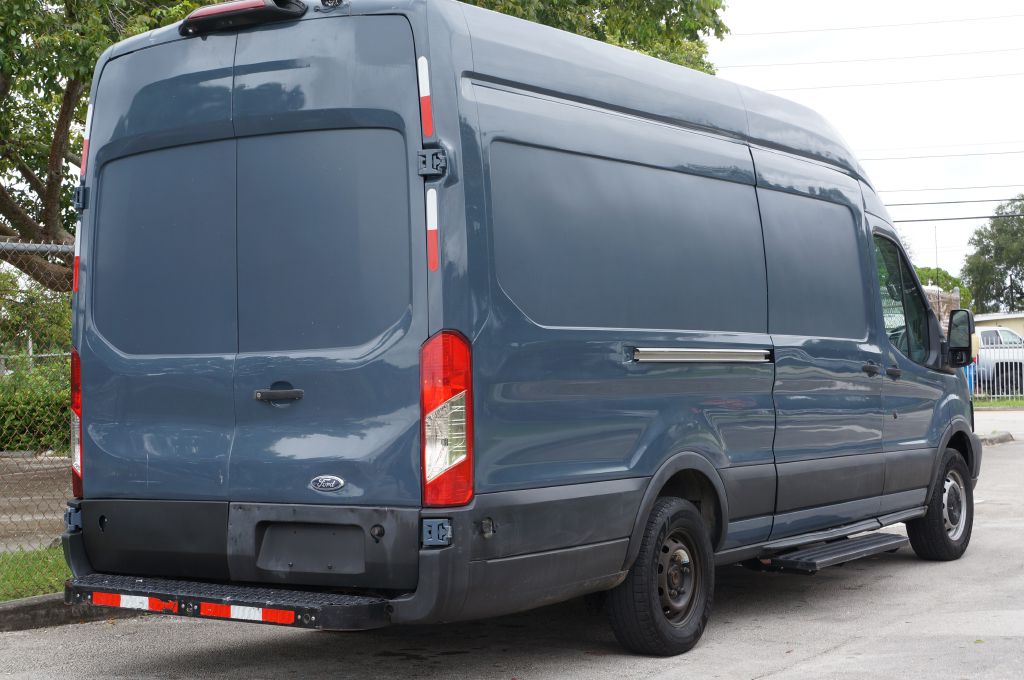 Photo 11 of this FORD TRANSIT T250 HR