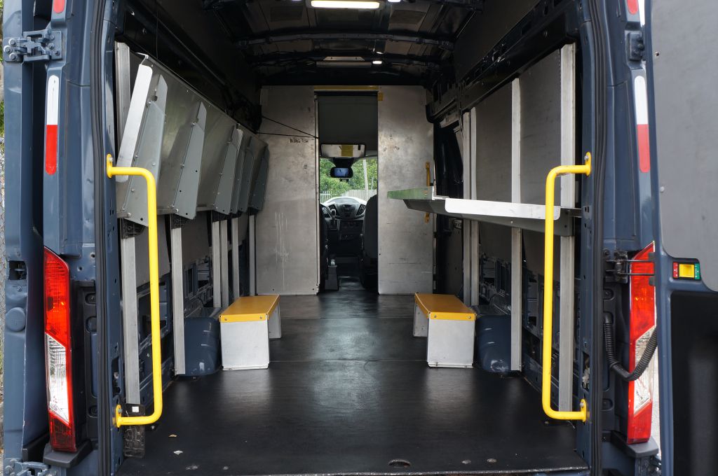 Photo 16 of this FORD TRANSIT T250 HR