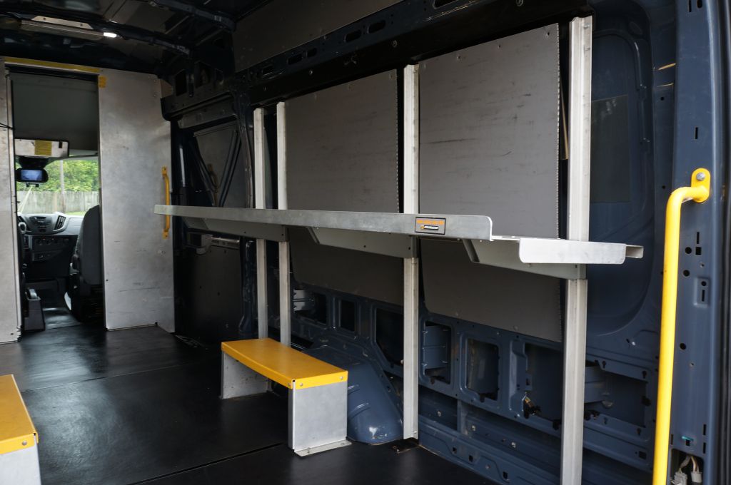 Photo 18 of this FORD TRANSIT T250 HR