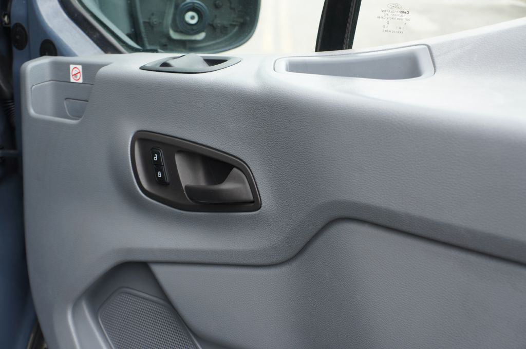 Photo 27 of this FORD TRANSIT T250 HR