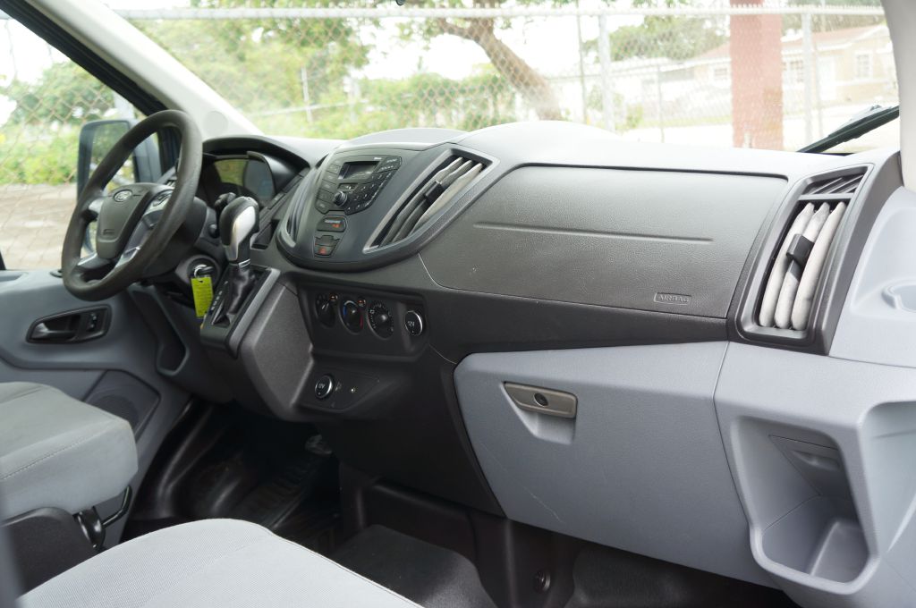 Photo 28 of this FORD TRANSIT T250 HR