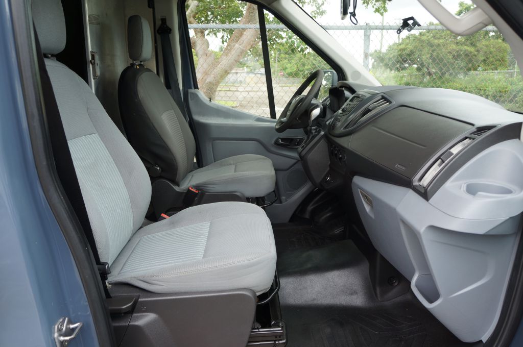 Photo 29 of this FORD TRANSIT T250 HR