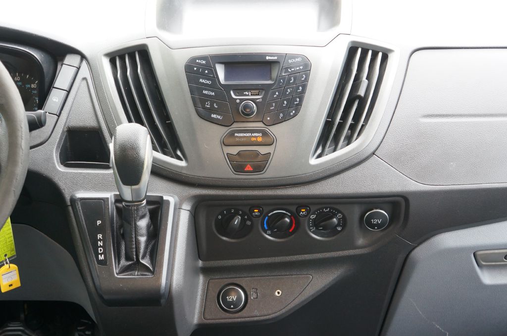 Photo 32 of this FORD TRANSIT T250 HR