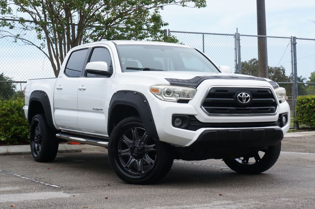 Photo 4 of this TOYOTA TACOMA SR5 V6