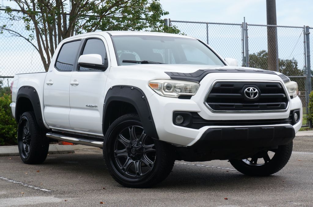 Photo 5 of this TOYOTA TACOMA SR5 V6